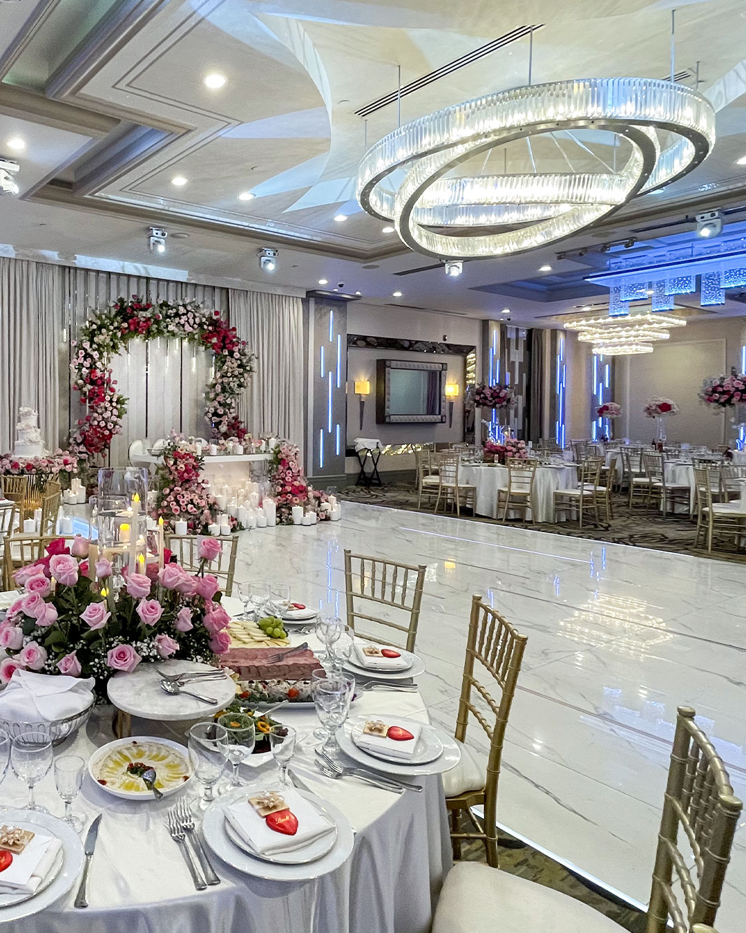 De-Luxe-Grand-Ballroom-Gallery-Mobile-01