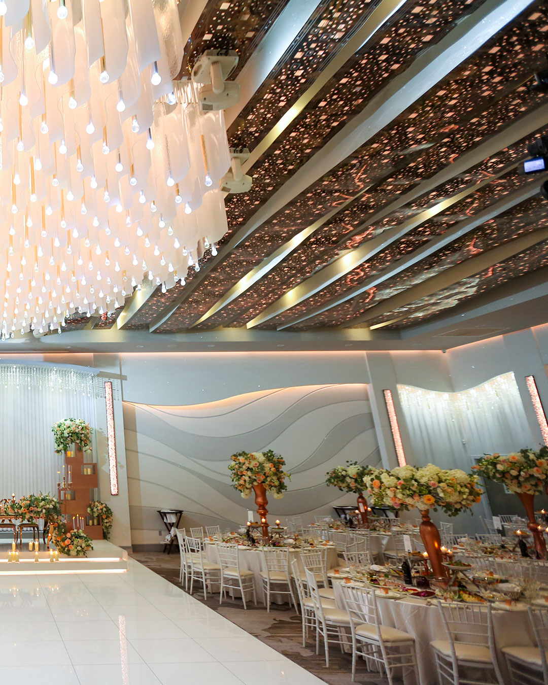 Modern-Ballroom-Mobile-Gallery-02_02